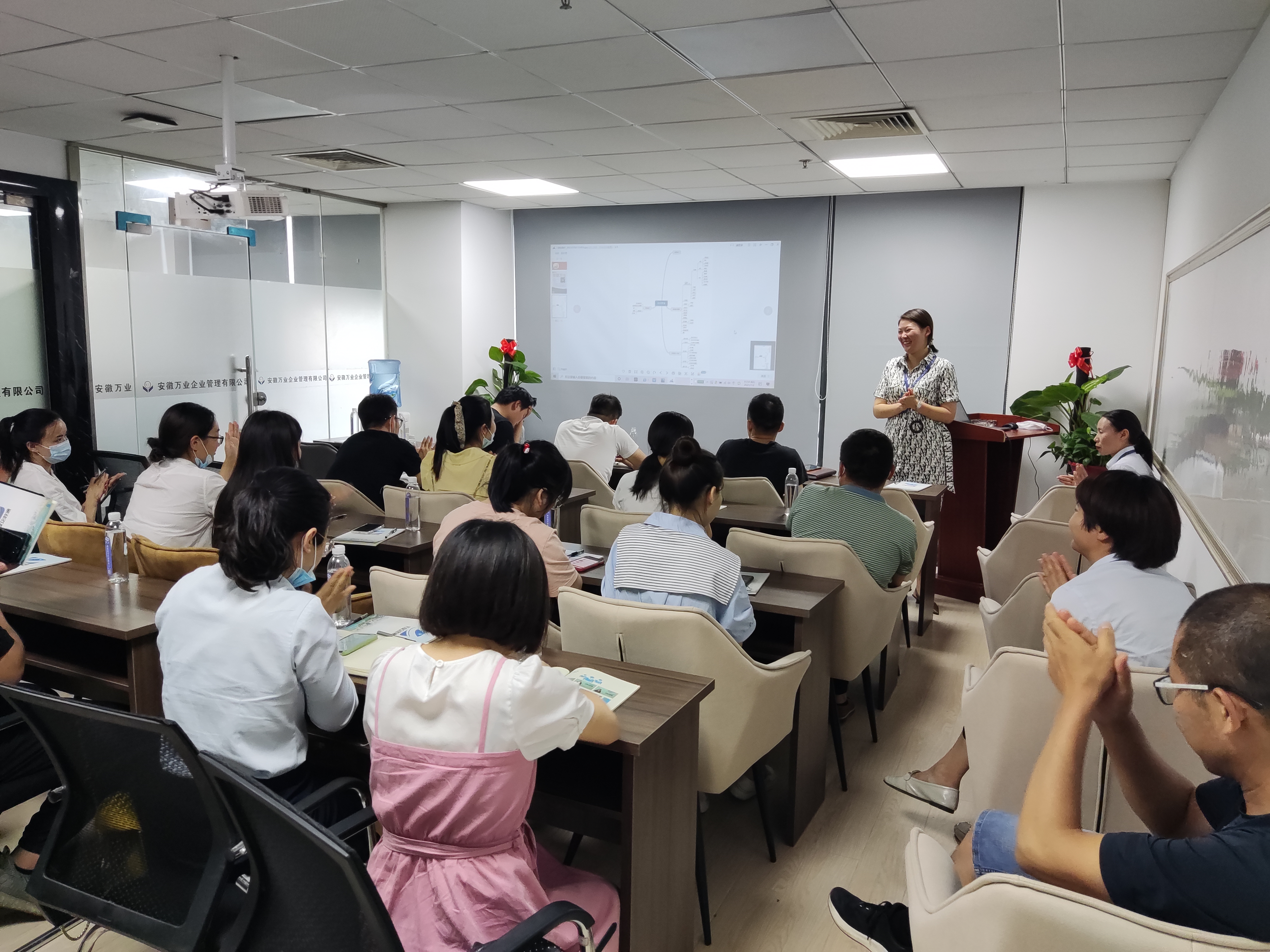 安徽萬業(yè)《建筑企業(yè)，如何突破重圍》公益講座圓滿結(jié)束